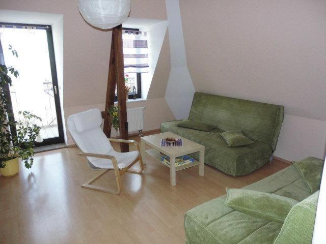 Sehr-Schoene-4-Raum-Maisonette-Fewo-Mit-110Qm-Balkon-Zentral-Preiswert-T7 Dresde Extérieur photo